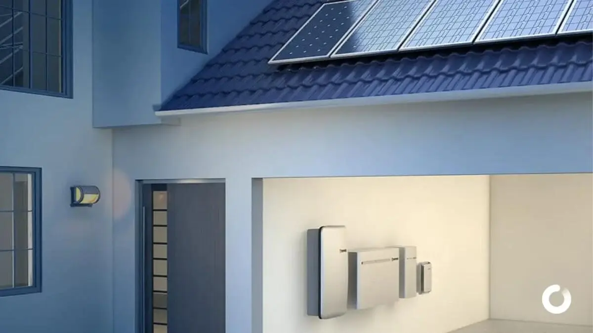 Los paneles fotovoltaicos y las bater&iacute;as inteligentes son el mix perfecto hacia la factura 0&euro;
