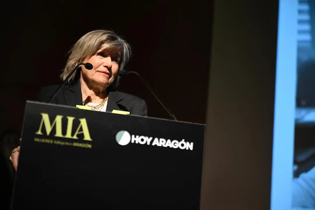 Cristina Ner&iacute;n recibiendo el PREMIO MIA
