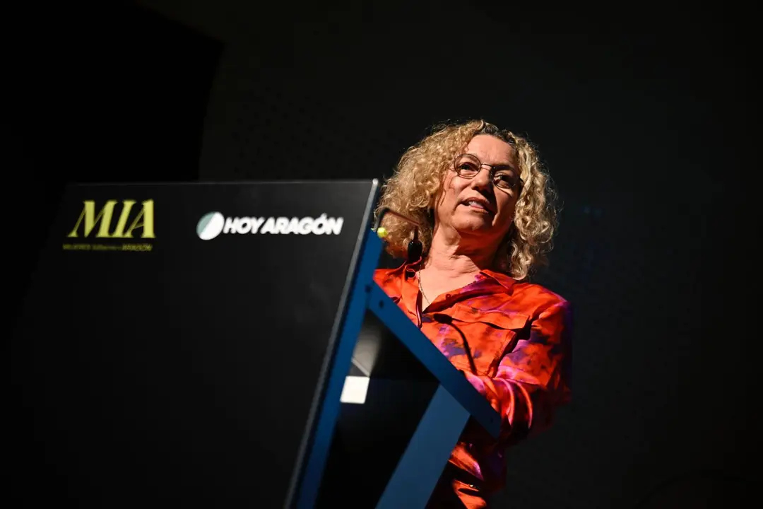 Clara Arpa recibiendo el PREMIO MIA