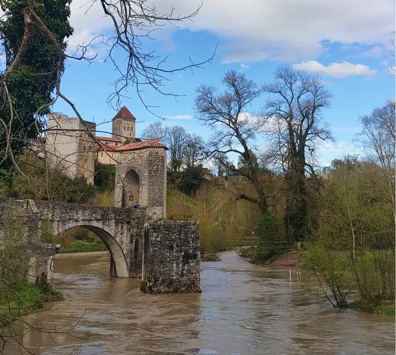 El Gave de Oloron rodea esta ciudad medieval / HA