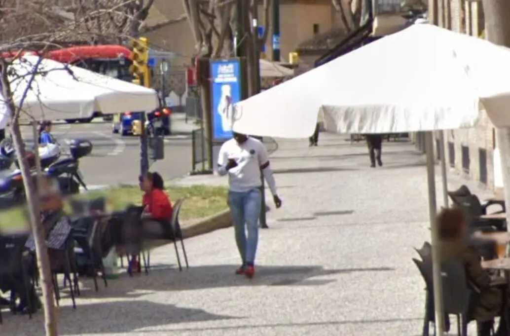 imagen de la terraza del local en el centro de Zaragoza en el que se produjeron los hechos / Google Maps