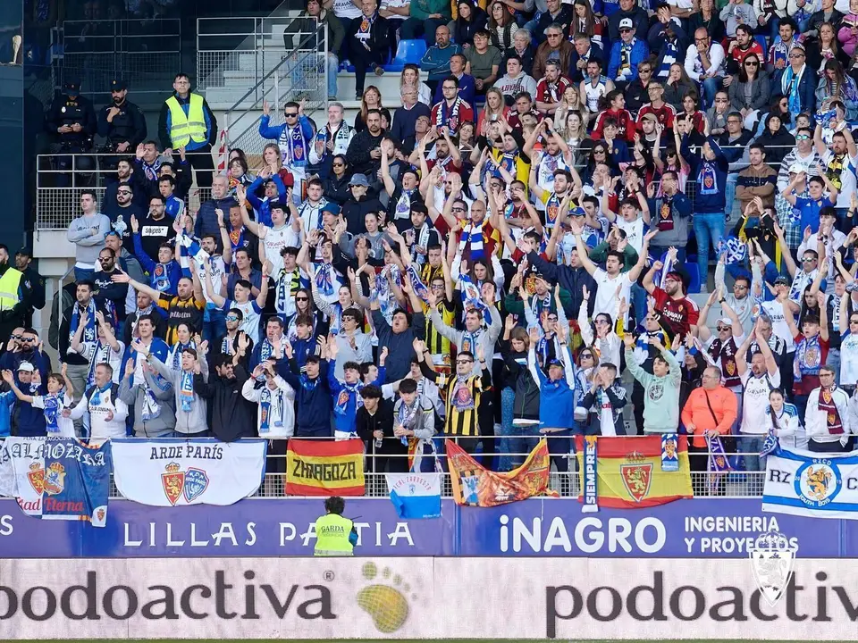 Aficionados del Real Zaragoza en El Alcoraz / REAL ZARAGOZA