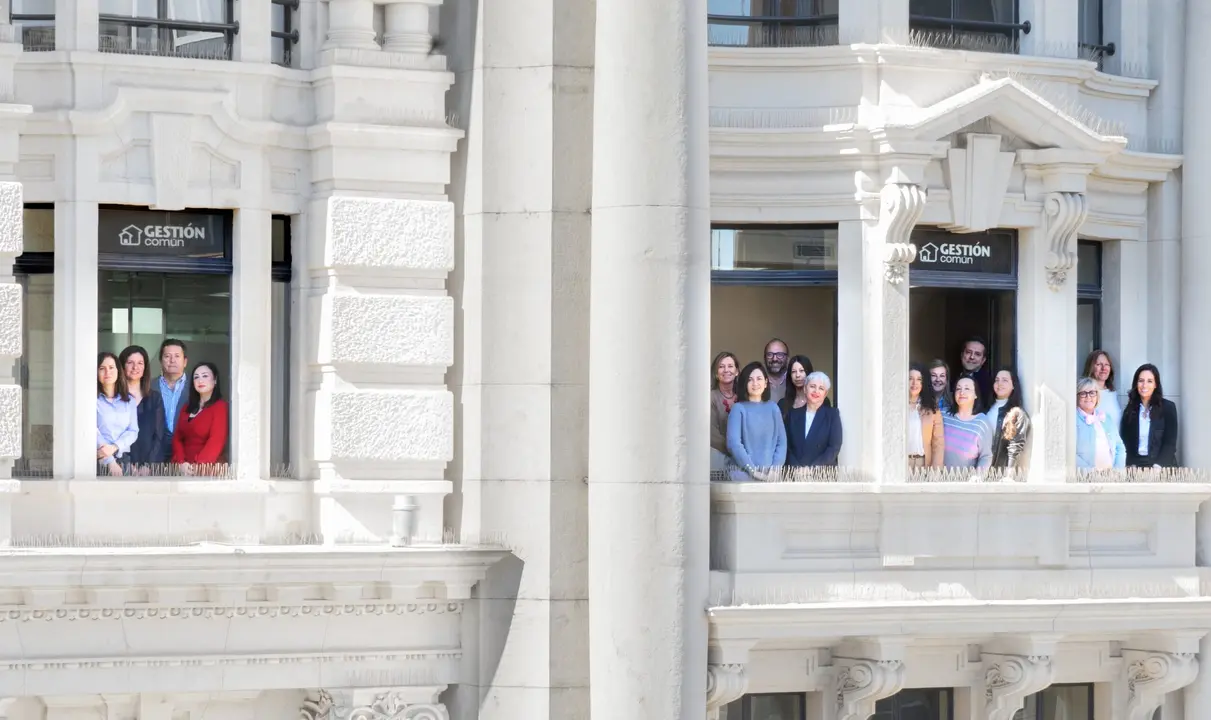 Foto del equipo de Gesti&oacute;n Com&uacute;n en sus oficinas centrales en C/ Coso 42 Planta 3