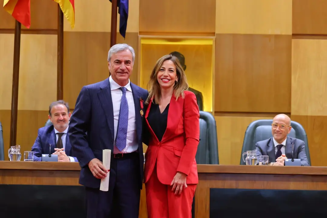 Carlos Sainz con Natalia Chueca / AYUNTAMIENTO DE ZARAGOZA