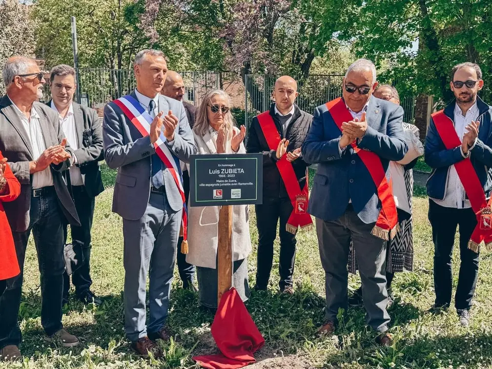 Homenaje a Luis Zubieta,  alcalde de Zuera fallecido, en la ciudad francesa hermana Ramonville.