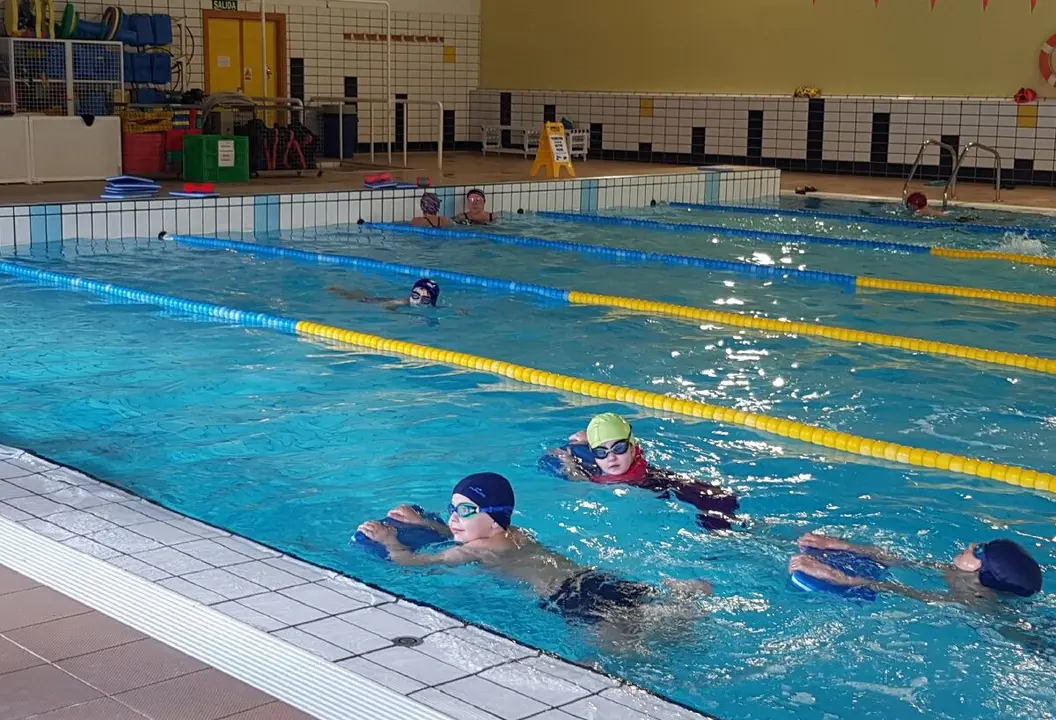 Cursos municipales intensivos de nataci&oacute;n indoor