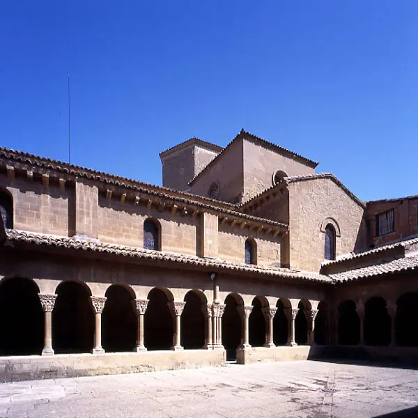 El claustro es una aut&eacute;ntica joya del rom&aacute;nico / San Pedro el Viejo