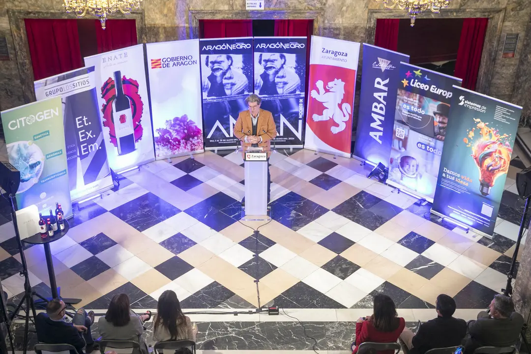 El director del Festival Arag&oacute;n Negro, Juan Bolea, presenta la XI edici&oacute;n del certamen cultural que se celebrar&aacute; durante el mes de mayo. / EFE-Javier Cebollada