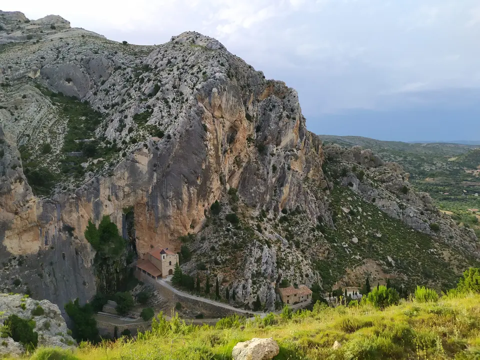 La ermita del Llovedor est&aacute; situada en un paraje impresionante y donde siempre llueve / Turismo del Maestrazgo