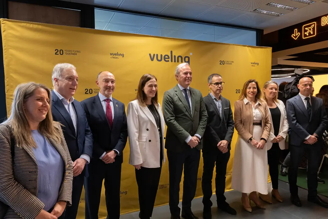 El presidente del Gobierno de Arag&oacute;n visita Vueling / Fabian Sim&oacute;n