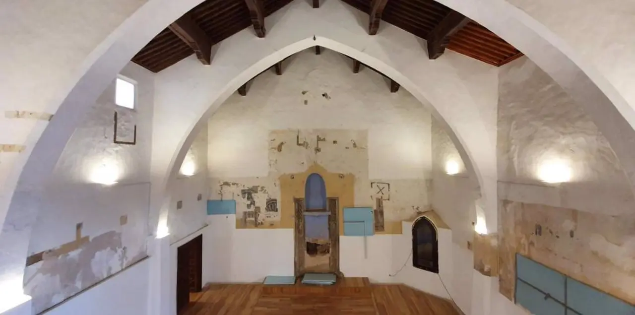 Interior de la sinagoga de H&iacute;jar / DGA