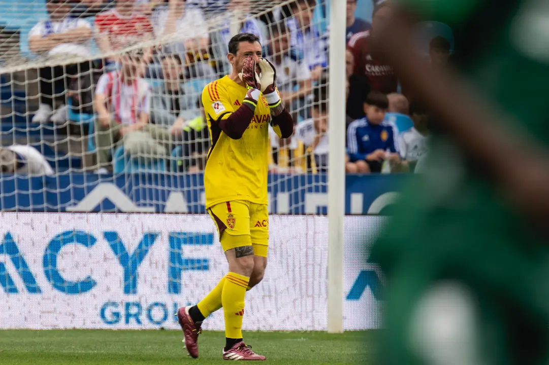 Cristian &Aacute;lvarez con el Real Zaragoza / MARCOS CEBRI&Aacute;N
