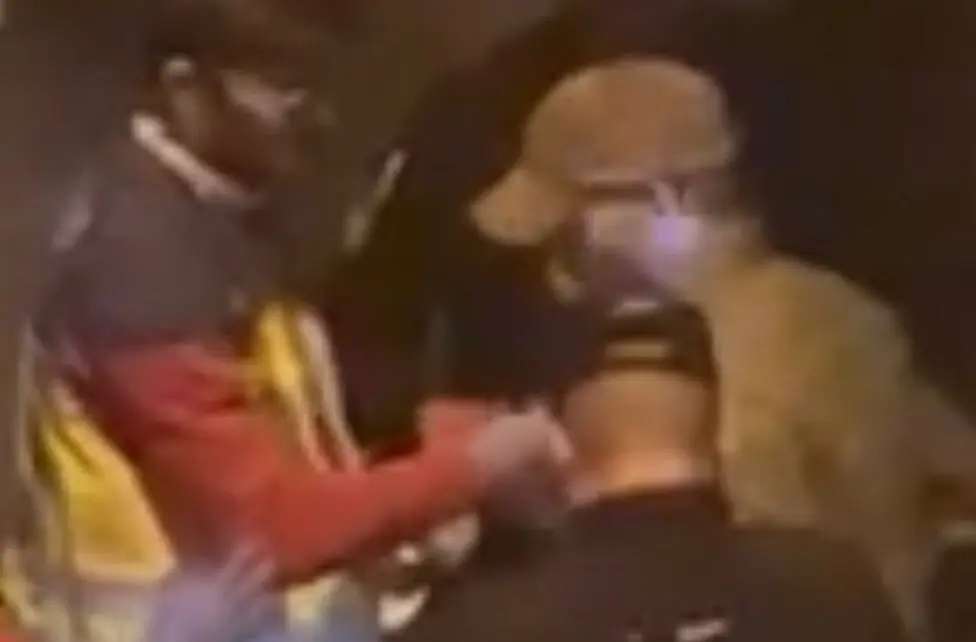 Imagen de la detenci&oacute;n del presunto homicida en la calle Boggiero/ Cedidas a H.A,