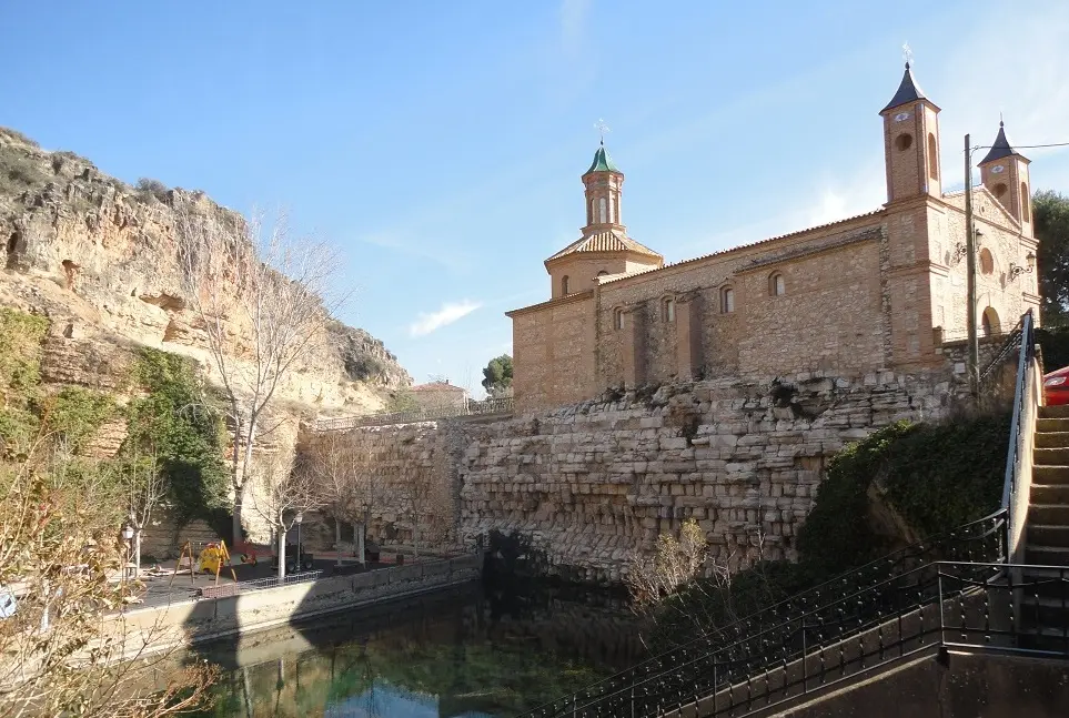 La presa romana de Muel con la ermita sobre ella. / GOBIERNO DE ARAG&Oacute;N