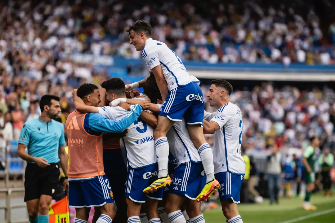 El Real Zaragoza en La Romareda / MARCOS CEBRI&Aacute;N 