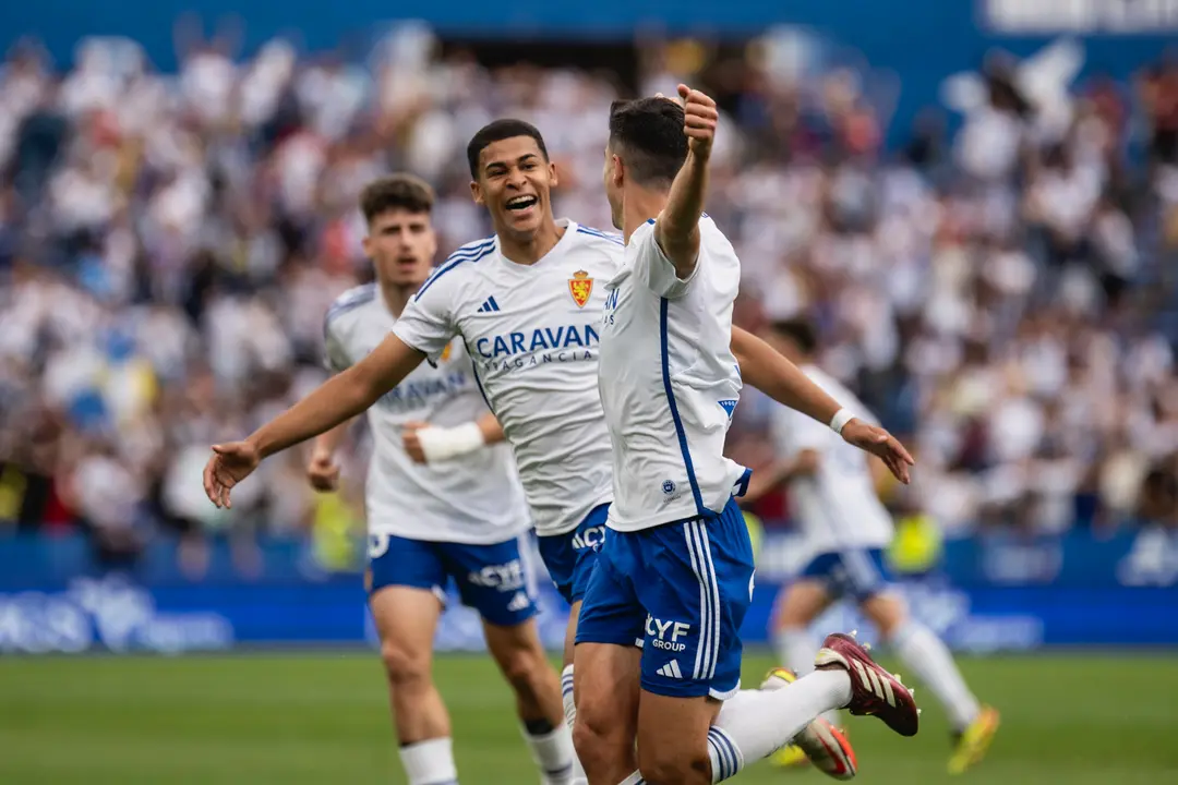 El Real Zaragoza en La Romareda / MARCOS CEBRI&Aacute;N