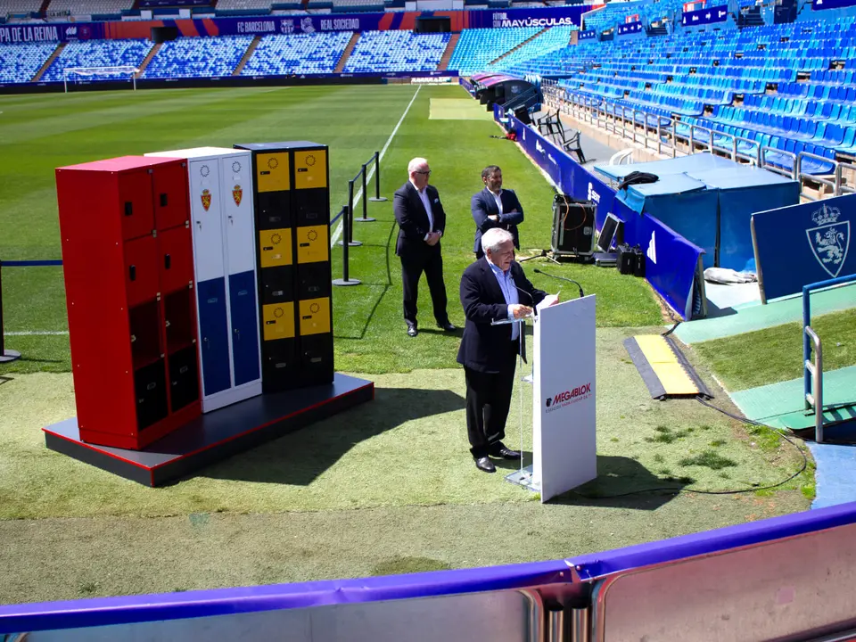 Las nuevas taquillas, presentadas en el c&eacute;sped de La Romareda / Megablok
