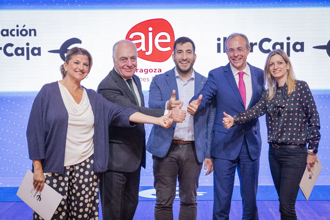 Firma del acuerdo entre Ibercaja, Fundaci&oacute;n Ibercaja y AJE Zaragoza.