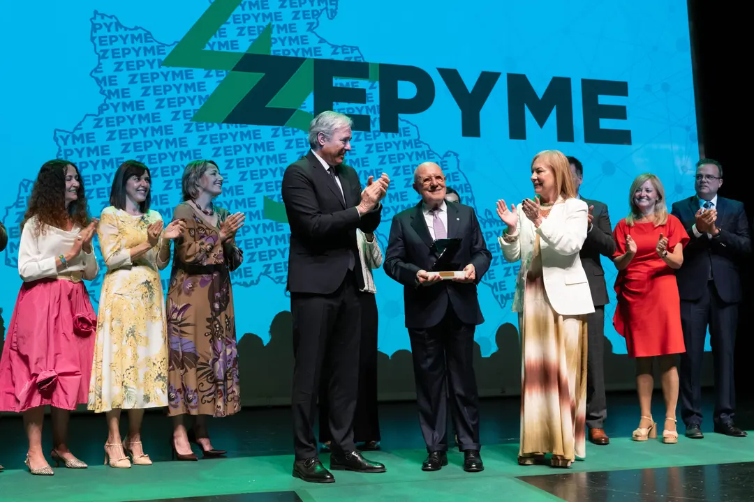 Juan Jos&eacute; Calvo Pujol, presidente de &Aacute;greda Autom&oacute;vil, ha recibido la distinci&oacute;n de Embajador ZEPYME