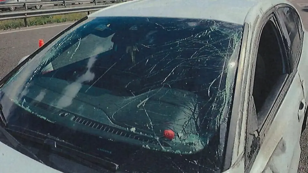 Imagen del veh&iacute;culo en el que viajaban v&iacute;ctima y agresor tras el accidente en la A-2