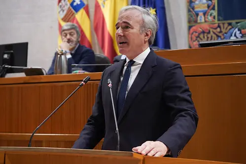 El presidente de Arag&oacute;n, Jorge Azc&oacute;n, en la sesi&oacute;n plenaria de las Cortes