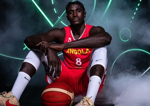 Jilson Bango con Angola / FIBA