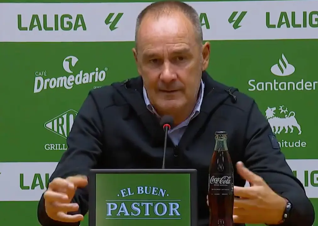 V&iacute;ctor Fern&aacute;ndez en sala de prensa 