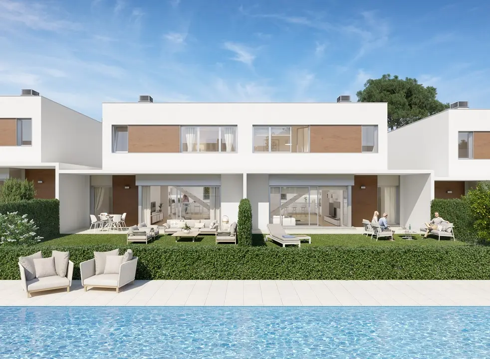 Chalets con jard&iacute;n privado que dan a la piscina / LUJAMA