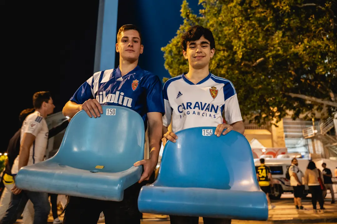 Aficionados del Real Zaragoza con asientos de Gol Sur / MARCOS CEBRI&Aacute;N