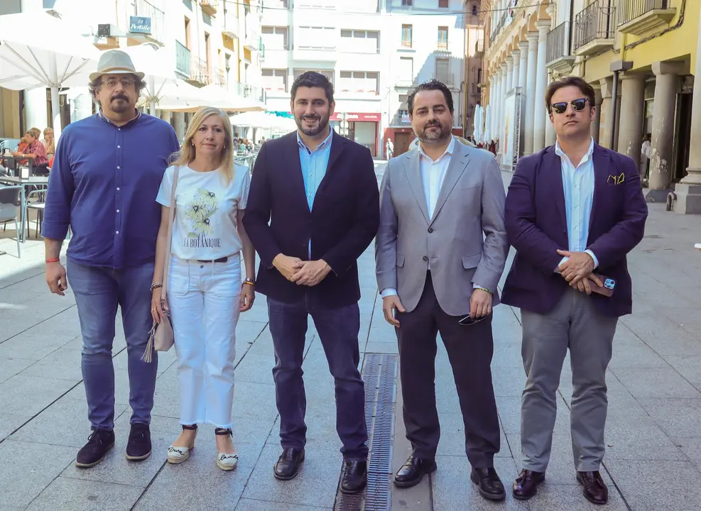 Nolasco, en el centro, junto a Arranz, Bar&oacute;n, Rubi&oacute;, durante su visita a Barbastro / VOX