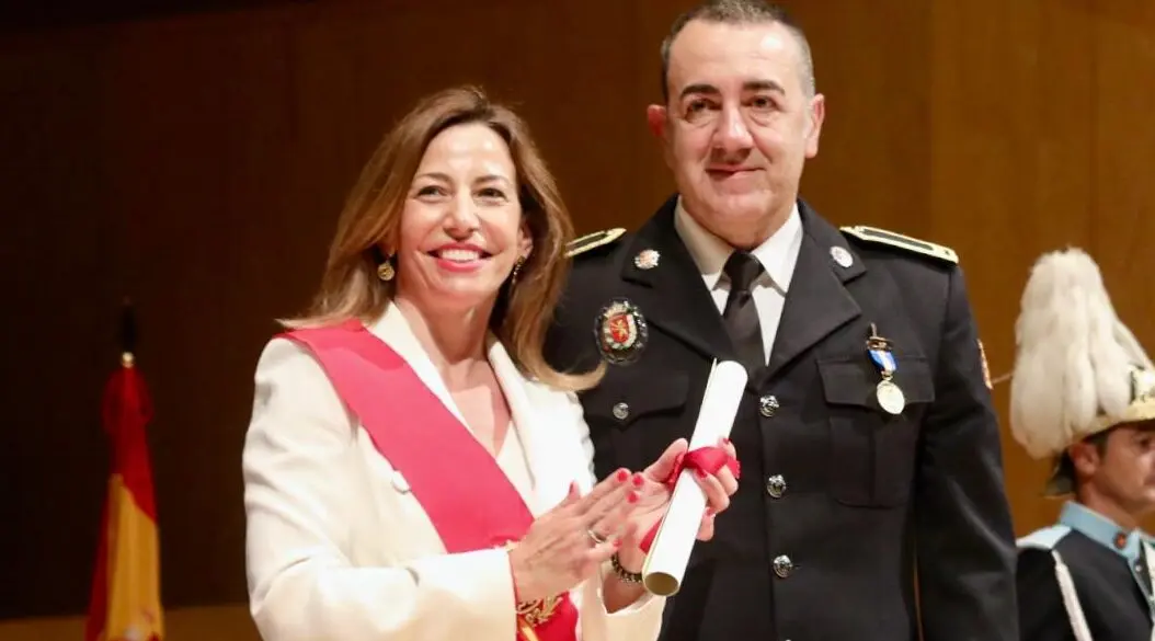 Imagen del Intendente Manuel Herrera junto a la alcaldesa de Zaragoza/ 
Ayuntamiento de Zaragoza