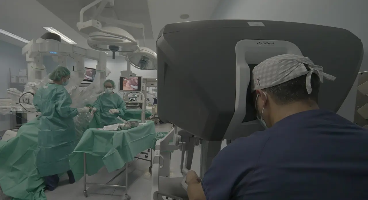Intervenci&oacute;n con cirug&iacute;a rob&oacute;tica Da Vinci en un caso de c&aacute;ncer de pr&oacute;stata. / Quir&oacute;nsalud