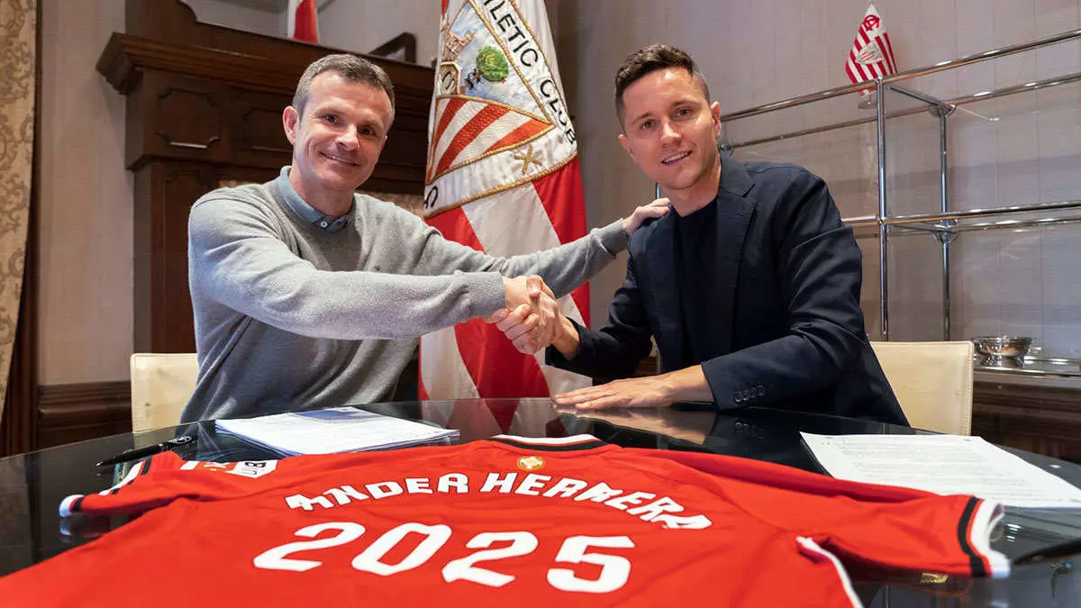 Ander Herrera firma con el Athletic / ATHLETIC DE BILBAO
