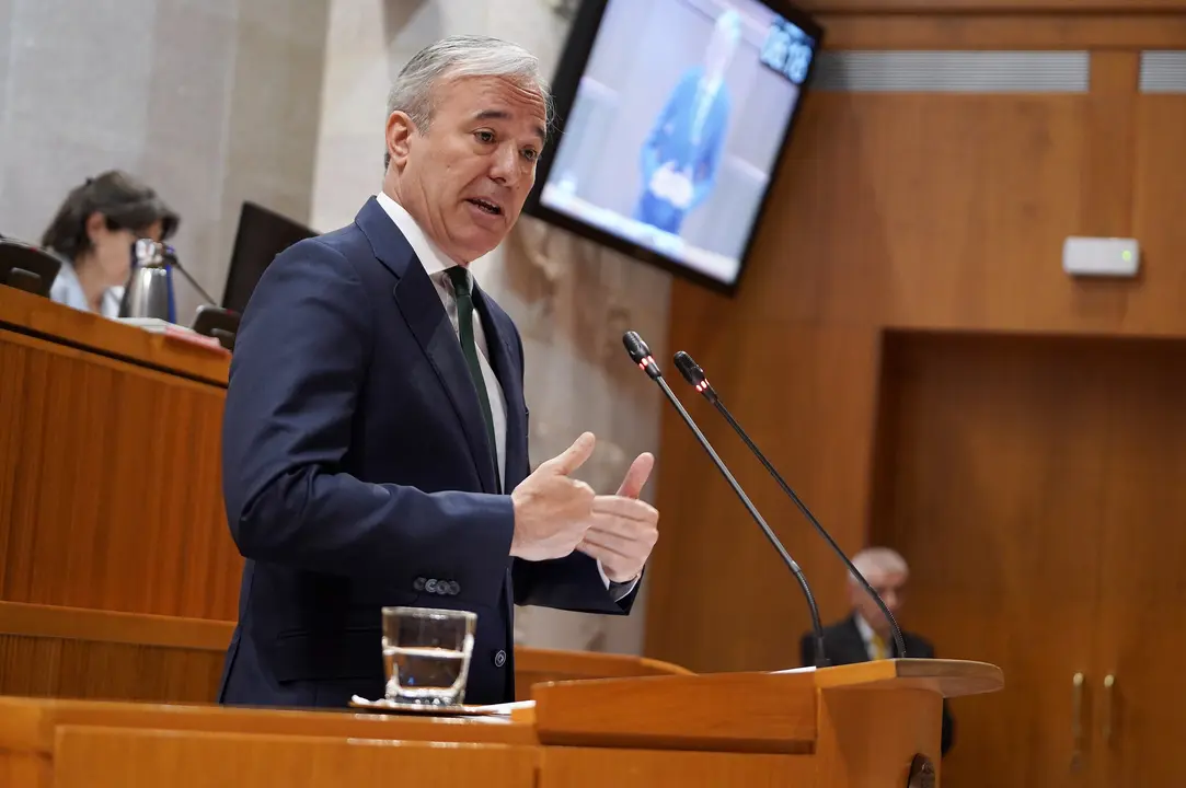 El presidente de Arag&oacute;n, Jorge Azc&oacute;n, durante su intervenci&oacute;n en el Pleno de las Cortes auton&oacute;micas / Cortes de Arag&oacute;n