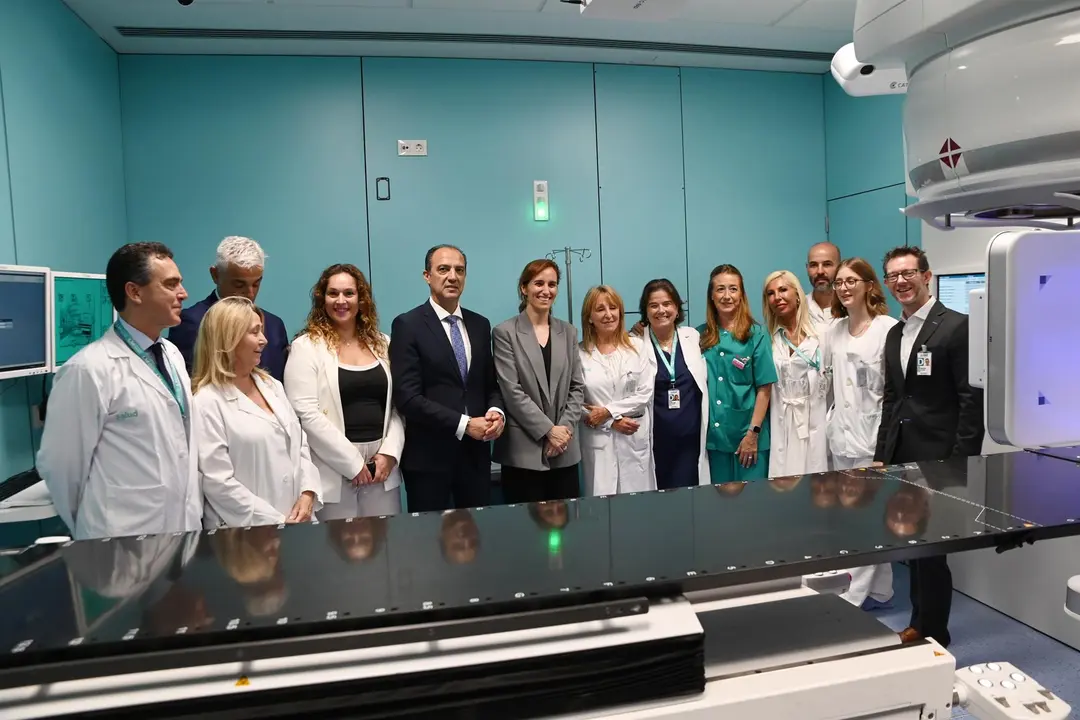 El consejero de Sanidad del Gobierno de Arag&oacute;n, Jos&eacute; Luis Bancalero, y la ministra de Sanidad, M&oacute;nica Garc&iacute;a, posan durante una visita al Hospital Universitario Miguel Servet / E.P.