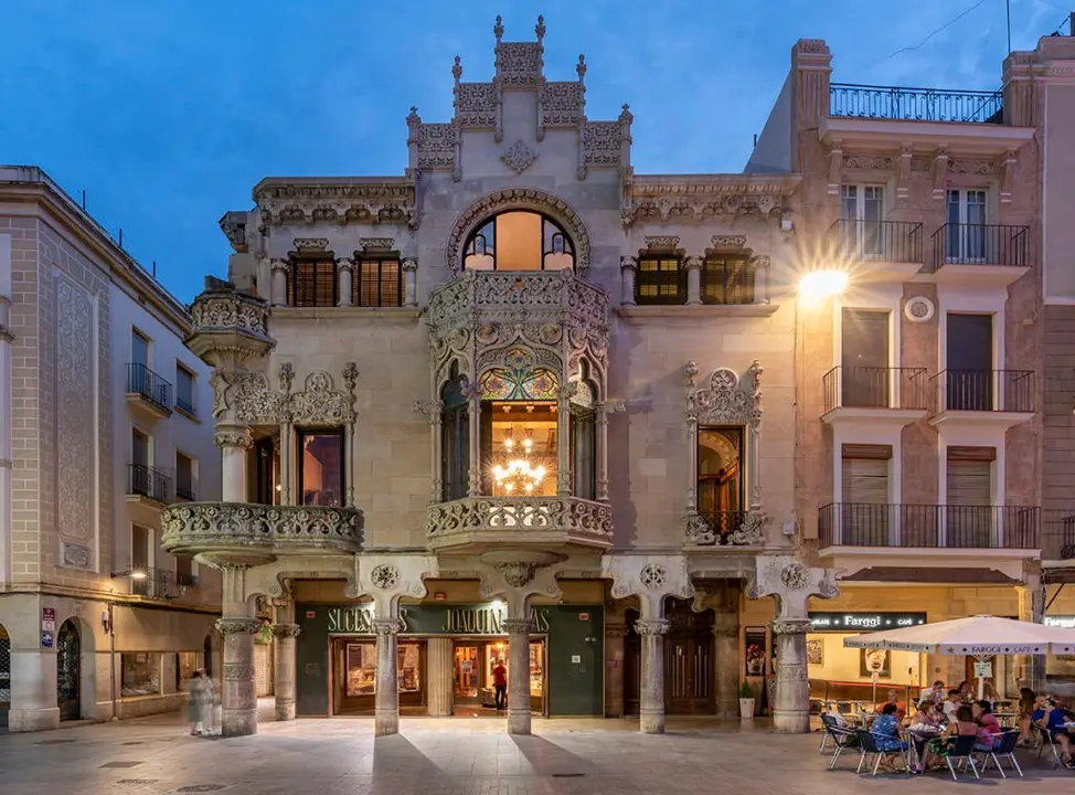 Reus tiene joyas del modernismo / Casa Nav&agrave;s