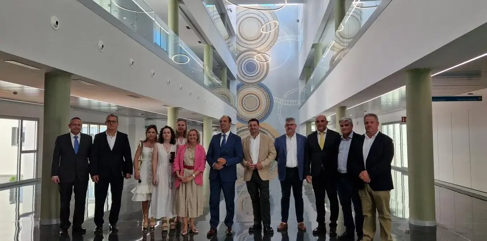 El consejero con el equipo directivo del SALUD y del sector de Teruel y Alca&ntilde;iz / DGA