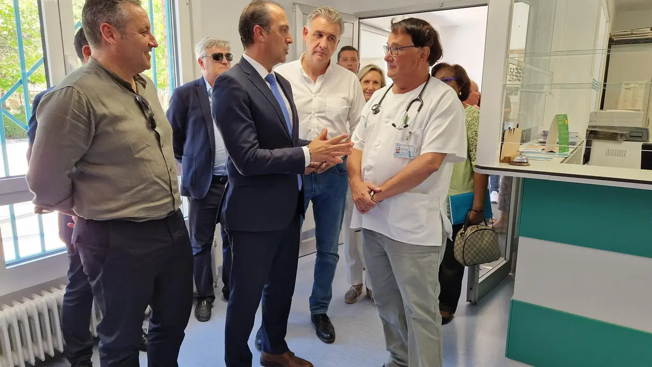 El consejero de Sanidad del Gobierno de Arag&oacute;n, Jos&eacute; Luis Bancalero Flores, ha visitado el centro de salud / DGA