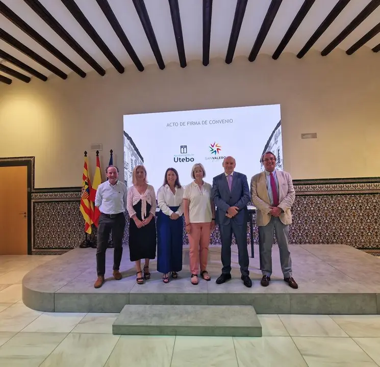 Firma de los acuerdos este lunes en la sede del Grupo San Valero en Zaragoza. / AYTO. UTEBO