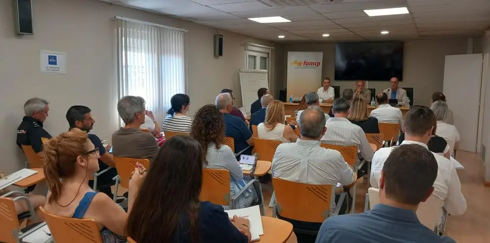 El director general de Interior y Emergencias, en la FAMCP, donde se ha abordado la convocatoria &uacute;nica para polic&iacute;as locales / DGA