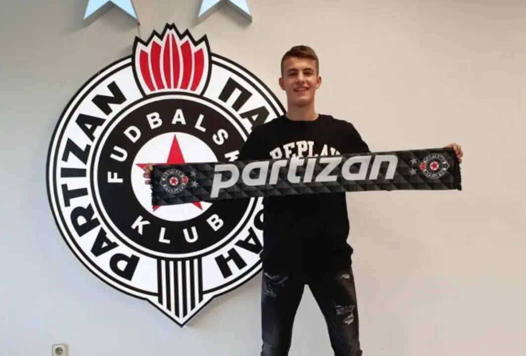 Samed Bazdar (muy cerca del Real Zaragoza) con el Partizan / PARTIZAN
