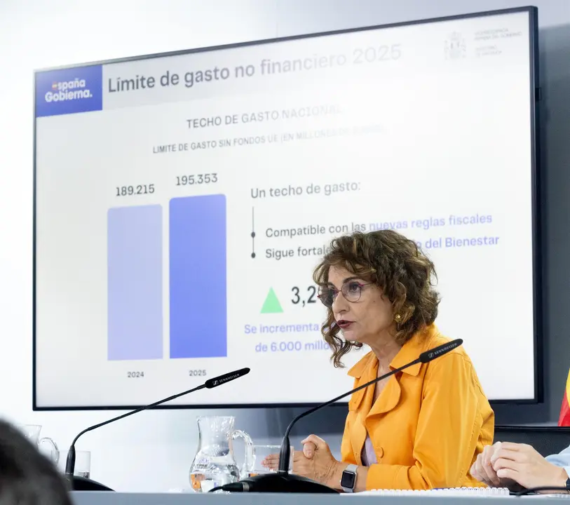 La vicepresidenta primera y ministra de Hacienda, Mar&iacute;a Jes&uacute;s Montero / E.P.