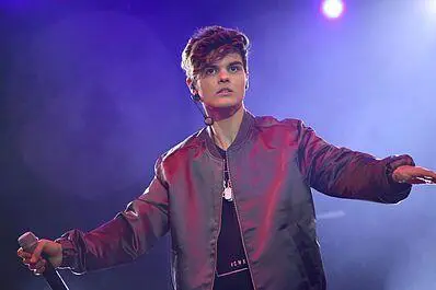 El artista Abraham Mateo act&uacute;a en San Lorenzo 2024