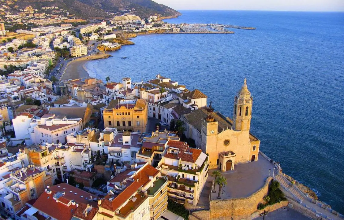 Sitges, uno de los destinos con mayor reclamo de la costa barcelonesa / HA