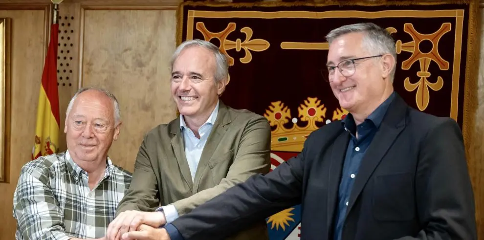 El presidente Azc&oacute;n firma un convenio de colaboraci&oacute;n con el Ayuntamiento de Panticosa para la puesta en marcha del tobog&aacute;n de monta&ntilde;a en el marco del Plan Pirineos / Fabian Simon