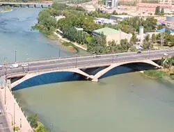 El cuerpo ha sido localizado a la altura del Puente de la Uni&oacute;n