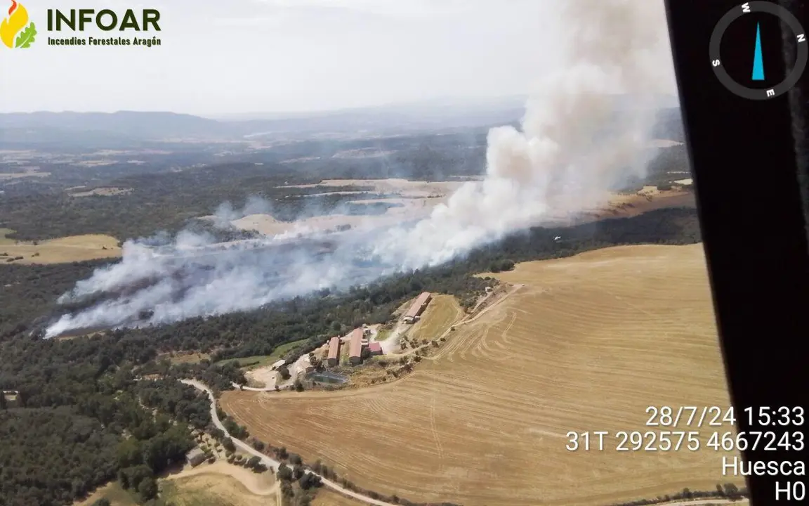 Im&aacute;genes del incendio Benabarre que ya ha quemado 20 hect&aacute;reas