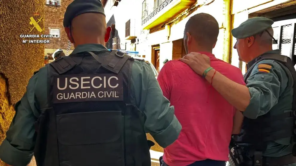 Detenci&oacute;n en Borja (Zaragoza) de una red de empadronamientos ficticios de inmigrantes / Guardia Civil