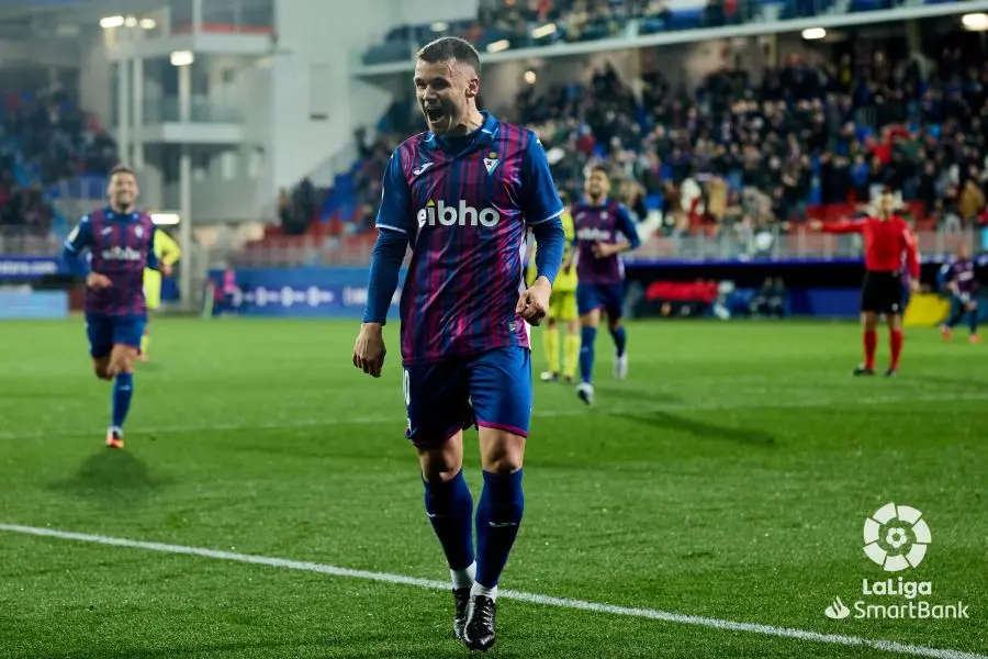 Ager Aketxe , pretendido por el Real Zaragoza, con el Eibar