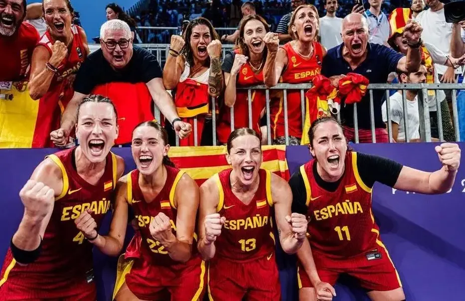 Selecci&oacute;n espa&ntilde;ola 3x3 con Vega Gimeno / FEB